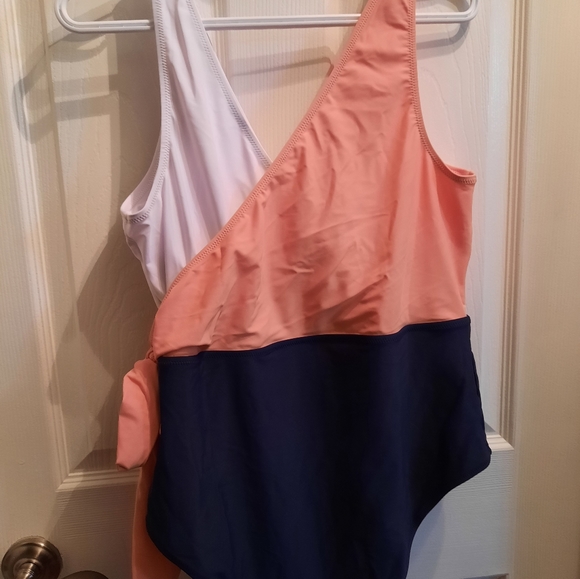 NWT One-piece Swimsuit Cupshe - Picture 6 of 9
